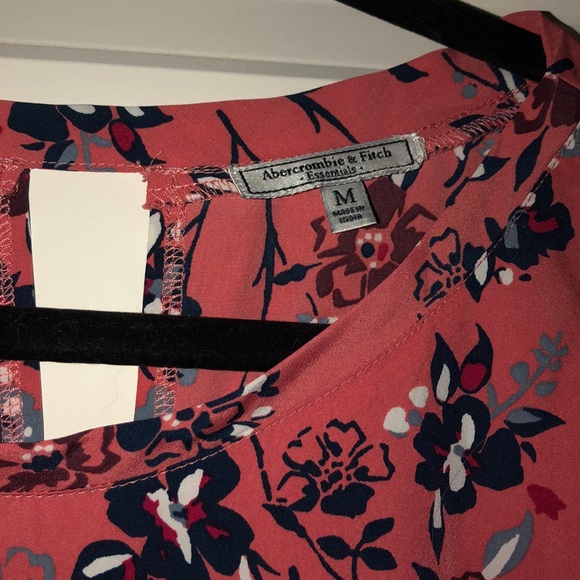 Satin Pink flory top! - Picture 2 of 3